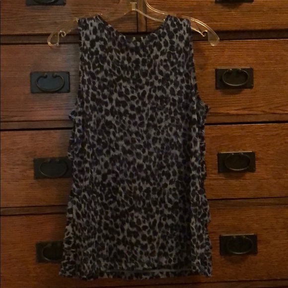 NWT Chico’s blue leopard soft ruffle tank, size 1 - Picture 2 of 8